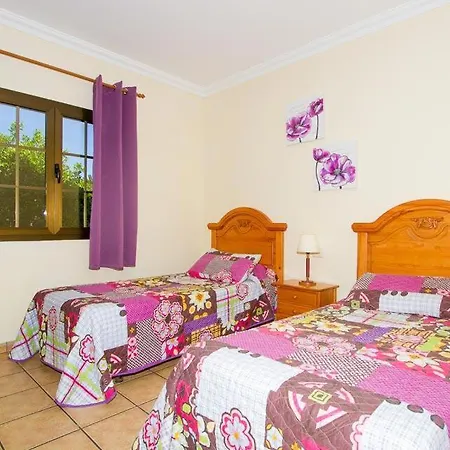 In Puerto Del Carmen Sleeps 10 With Pool Air Con And Wifi Villa *