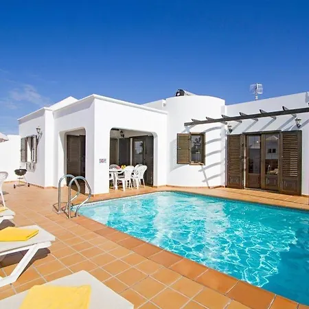 Villa In Puerto Del Carmen Sleeps 10 With Pool Air Con And Wifi Puerto del Carmen (Lanzarote)
