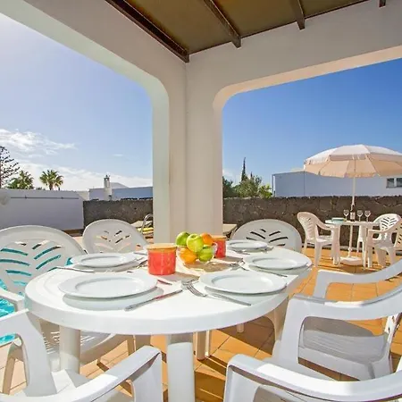 Villa In Puerto Del Carmen Sleeps 10 With Pool Air Con And Wifi *